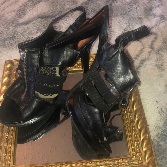 Carlos Santana pumps - Picture 3 of 3